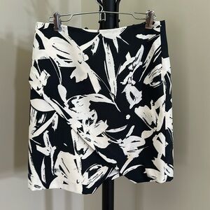 Banana Republic Factory black and white mini suit skirt